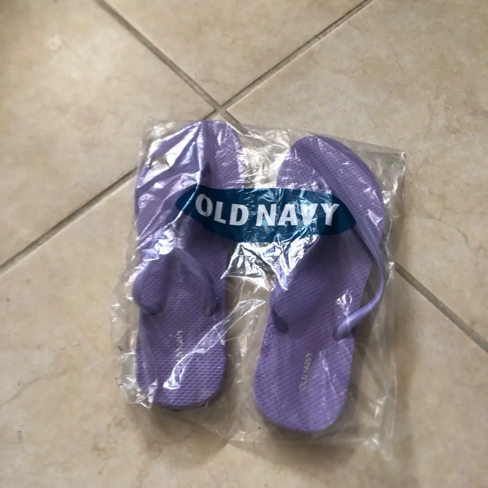 NEW Old Navy Women’s Lavender Flip Flop Sandals - Casual Beach Slides